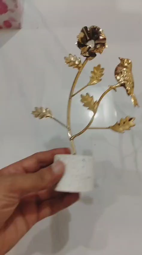 Decorative Showpiece KD-8213 – Elegant Home & Office Decoration Piece (Size 13.5x4.6x19.8cm)