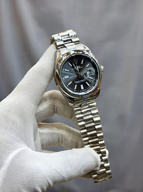 Rolex Brand Oyster Perpetual Watch With Stainless Steel Chain - Quality Timepiece Featuring Date Function And Radium Details For Enhanced Visibility - Black